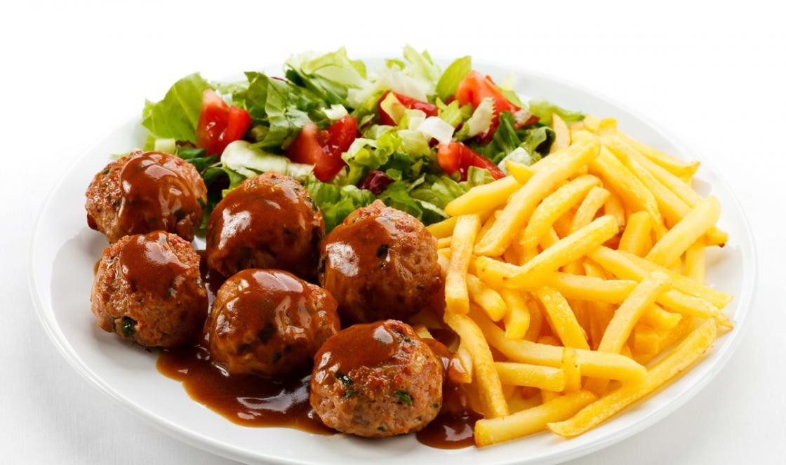 Recipes for meatballs with gravy in a frying pan without rice