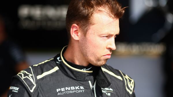 Российский гонщик Квят проиграл беспилотному болиду в гонке против ИИ