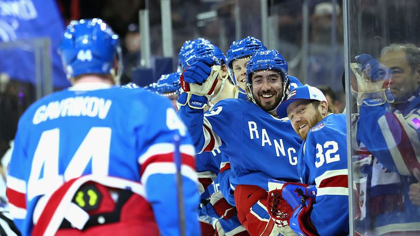 Шайба Гаврикова помогла «Рейнджерс» одержать победу над «Торонто»