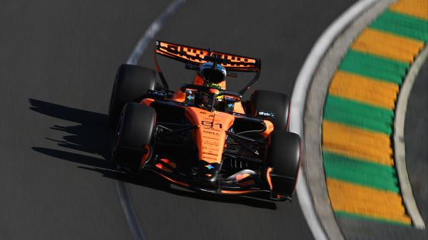 Пилот «Макларена» Пиастри показал лучшее время на второй тренировке Гран‑при Австралии