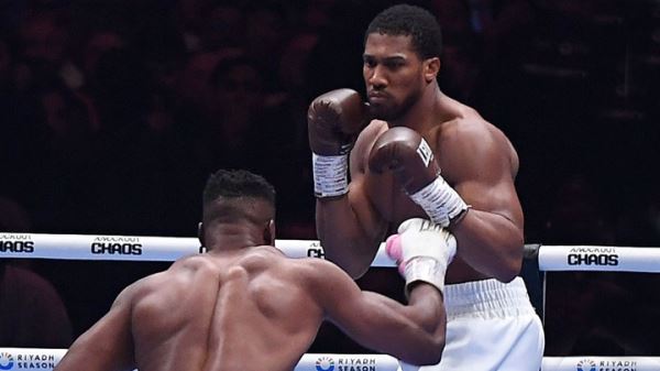 Экс-чемпион мира по боксу попал в смертельное ДТП в Нигерии