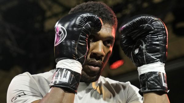 Тяжеловес Джошуа нокаутировал блогера Пола в шестом раунде