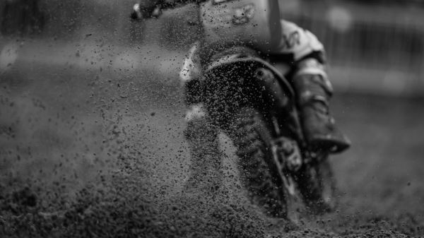 Во Франции 21‑летний мотогонщик погиб в результате аварии во время гонки