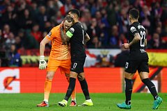 «Тоттенхэм» заменил вратаря на 17-й минуте матча ЛЧ после двух результативных ошибок