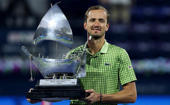 Медведев сравнил дорогу из Дубая в США с голливудским фильмом