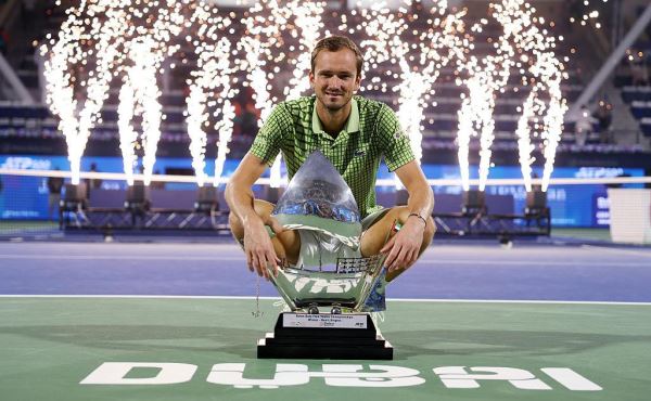 Застрявшие в Дубае Медведев и Рублев покинули ОАЭ